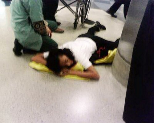 Solange Knowles passed out Solange Knowles passed out