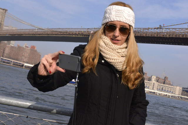 New York Woman takes selfie with suicidal Brooklyn Bridge jumper in back. Pic courtesy of NY Post.