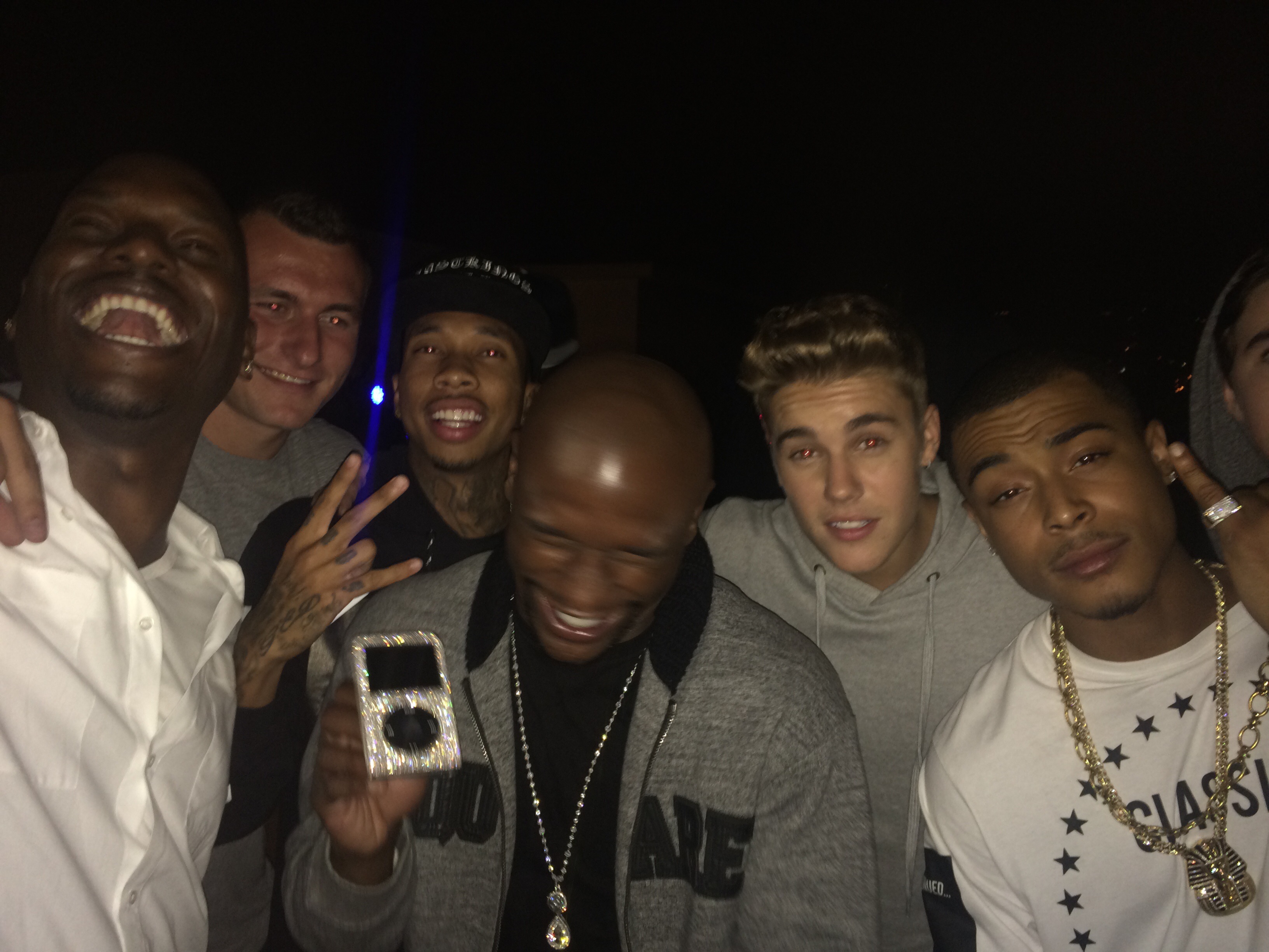 Johnny party. Floyd Mayweather Justin Bieber. Джастин Бибер и Флойд Мейвезер. Худший звонок Тайриз Гибсон. Бибер приехал аварии Мейвезера.