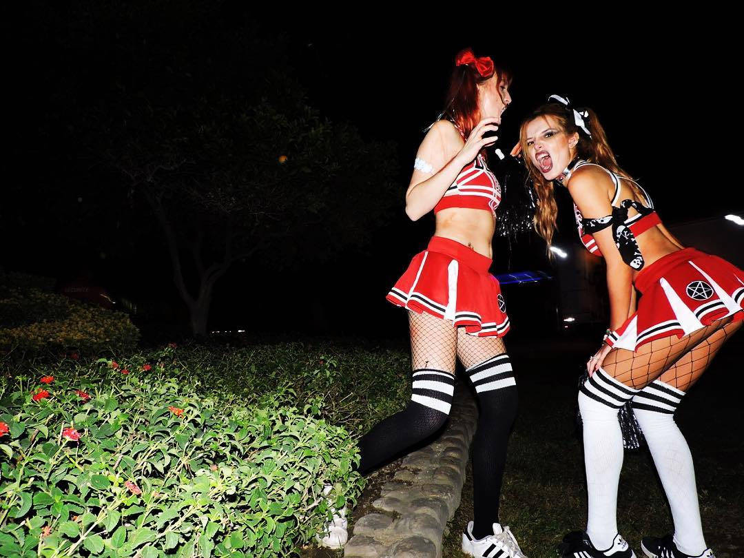 Cheerleader Bella Thorne Porn - Of Course Bella Thorne Was a Cheerleader for Halloween | The Blemish