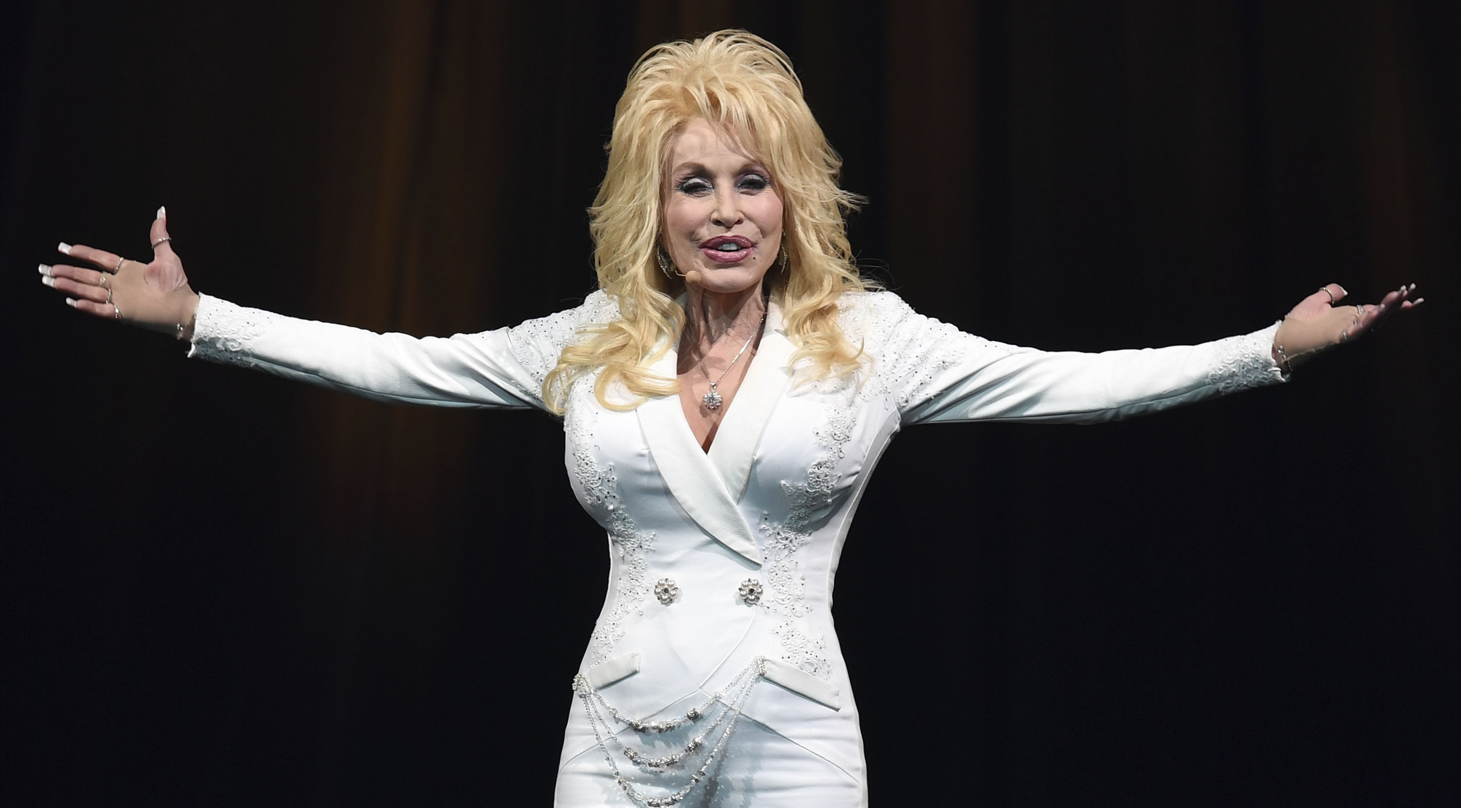 Dolly parton rockstar 2023. Долли Партон фото 2022. Долли Партон и Ирина Аллегрова.